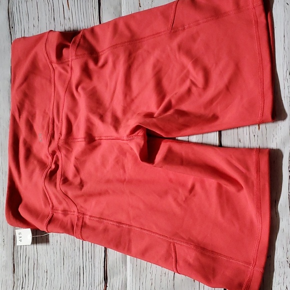 🆕️ GAP FIT WOMEN'S BLACKOUT TECHNOLOGY BIKE SHORT - Picture 7 of 11